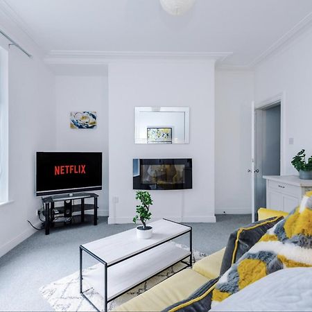 Long Term Offers Message For Prices Sleeps 6 Adults, Contractors, Relocators, Travellers Villa Halifax Bagian luar foto