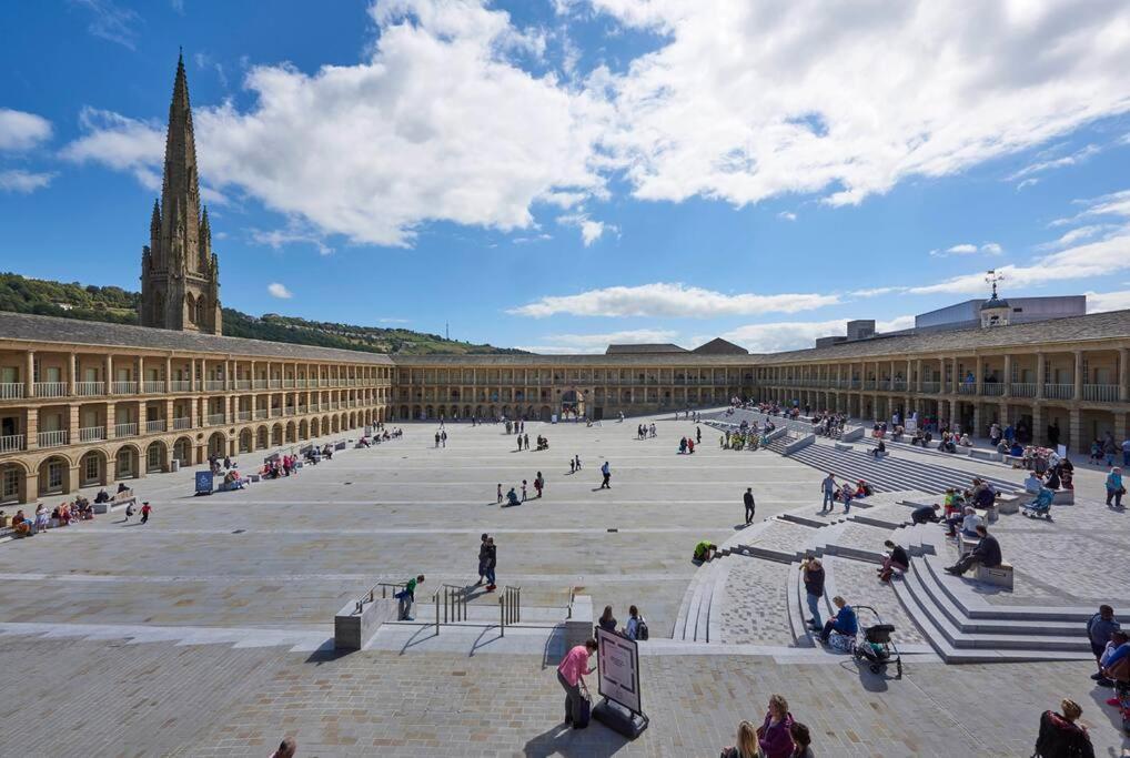 Long Term Offers Message For Prices Sleeps 6 Adults, Contractors, Relocators, Travellers Villa Halifax Bagian luar foto