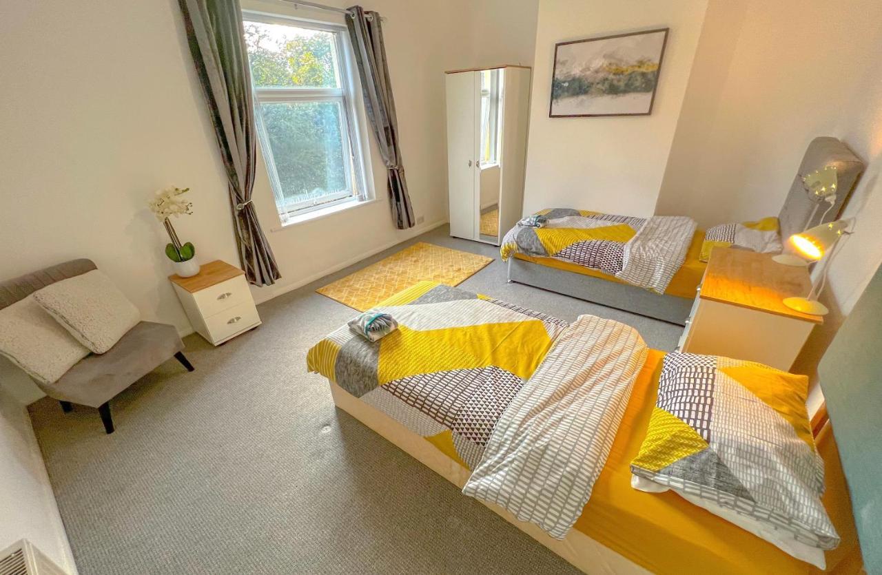 Long Term Offers Message For Prices Sleeps 6 Adults, Contractors, Relocators, Travellers Villa Halifax Bagian luar foto
